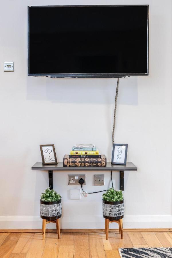 Stunning 2-Bed Apt - Free Parking - Camden - Central - Zoo - Shop - Events London Ngoại thất bức ảnh